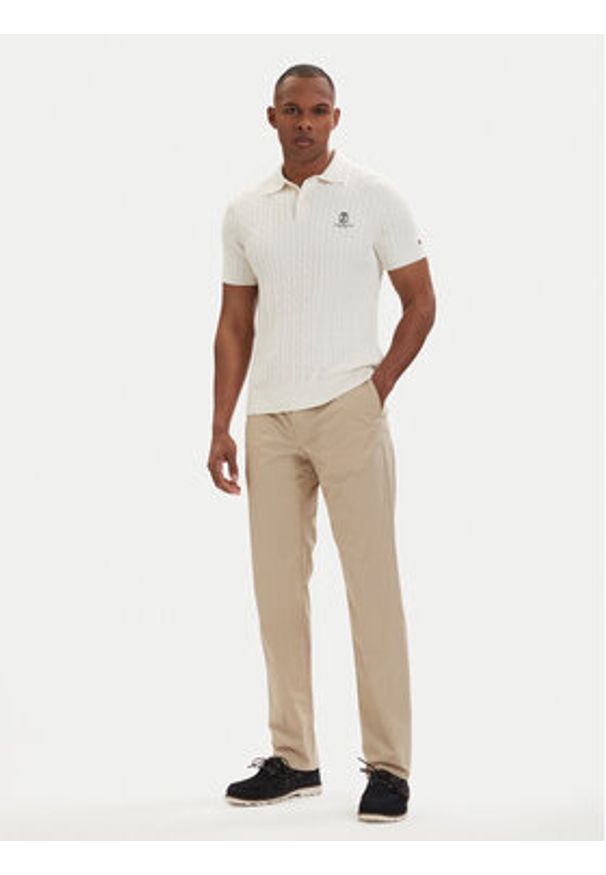 TOMMY HILFIGER - Tommy Hilfiger Chinosy Denton MW0MW42340 Beżowy jasny Slim Fit. Kolor: beżowy. Materiał: bawełna