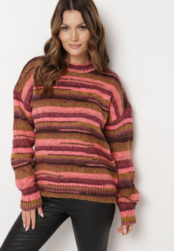 Born2be - Różowo-Brązowy Sweter w Poziome Paski Rortia. Okazja: na co dzień. Kolor: różowy. Materiał: skóra. Długość rękawa: długi rękaw. Długość: długie. Wzór: paski. Styl: klasyczny, casual, elegancki