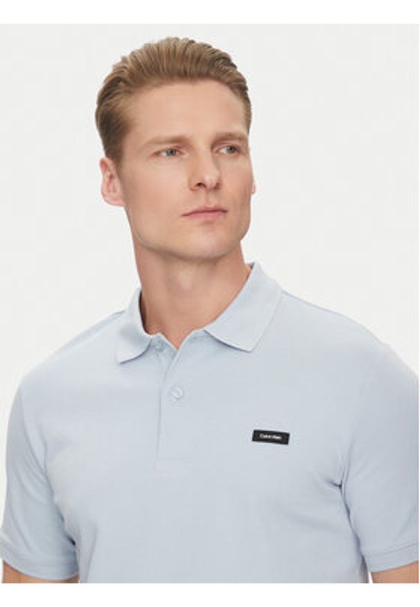 Calvin Klein Polo K10K111196 Błękitny Slim Fit. Typ kołnierza: polo. Kolor: niebieski. Materiał: bawełna