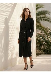 Sinsay - Wiskozowa sukienka koszulowa z domieszką lnu - czarny. Kolor: czarny. Materiał: wiskoza, len. Typ sukienki: koszulowe #1