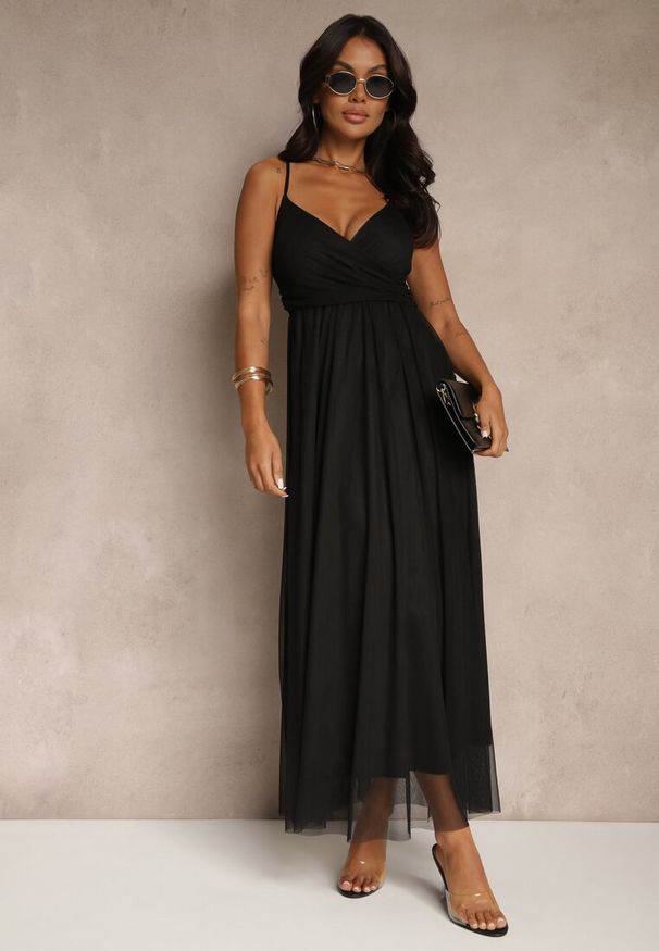 Renee - Czarna Sukienka Koktajlowa Ozdobiona Tiulowym Materiałem Deviora. Okazja: na co dzień, na randkę, na imprezę. Kolor: czarny. Materiał: materiał, tiul. Długość rękawa: na ramiączkach. Wzór: aplikacja. Styl: wizytowy