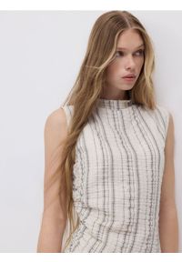 Reserved - Asymetryczny top z wiskozą - beżowy. Kolor: beżowy. Materiał: wiskoza #1