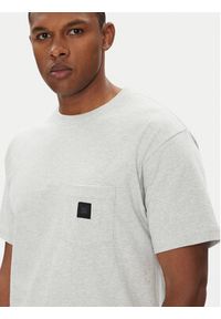DC T-Shirt ADYKT03246 Szary Regular Fit. Kolor: szary. Materiał: bawełna