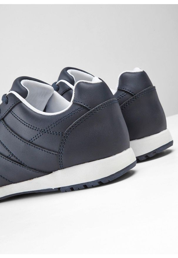bonprix - Sneakersy skórzane. Okazja: na co dzień. Kolor: niebieski. Materiał: skóra