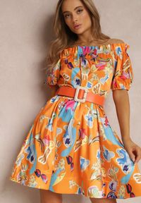 Renee - Pomarańczowa Sukienka Satynowa Aikythia. Kolor: pomarańczowy. Materiał: satyna. Długość rękawa: krótki rękaw. Wzór: nadruk, kolorowy. Długość: mini
