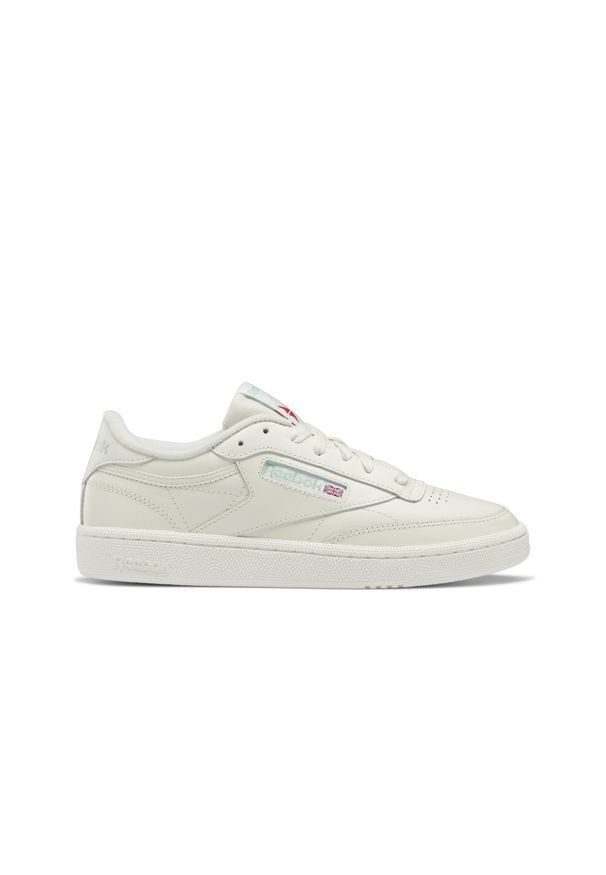 Trenerzy damscy Reebok Club C 85. Zapięcie: sznurówki. Kolor: biały. Materiał: syntetyk, materiał. Szerokość cholewki: normalna. Model: Reebok Club. Sport: turystyka piesza