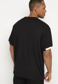 Born2be - Czarna Koszulka T-shirt z Napisem ELAVATED Kolianis. Okazja: na co dzień. Kolor: czarny. Wzór: napisy. Styl: klasyczny, casual #7