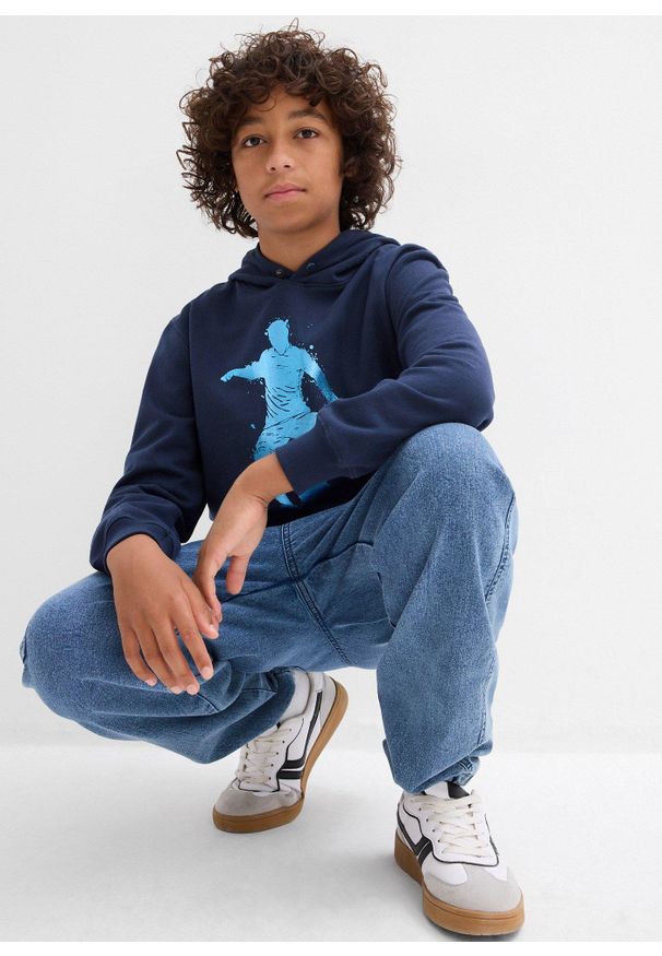 bonprix - Bluza z kapturem z miękkiej mieszanki bawełny. Typ kołnierza: kaptur. Kolor: niebieski. Materiał: bawełna. Wzór: nadruk