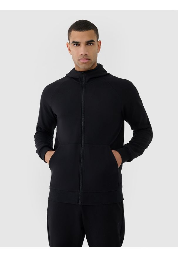 4f - 4F Bluza dresowa rozpinana z kapturem męska - czarna L. Okazja: na co dzień. Typ kołnierza: kaptur. Kolor: czarny. Materiał: dresówka. Długość rękawa: raglanowy rękaw. Wzór: ze splotem, jednolity. Styl: casual, sportowy