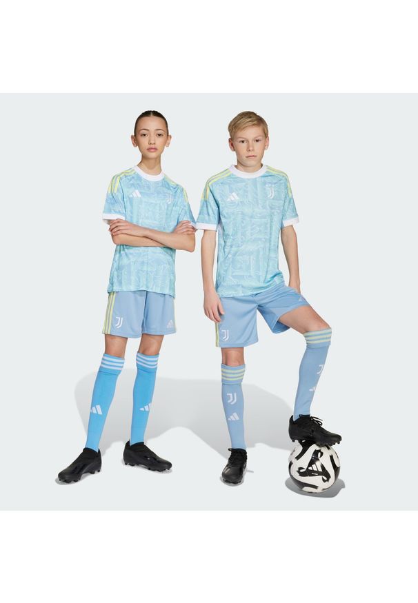 Adidas - Szorty Juventus 25/26 Away Kids. Kolor: niebieski. Sezon: lato. Sport: piłka nożna