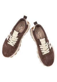 Sneakersy damskie Filippo, naturalna skóra zamszowa, klasyczne sznurowanie kontrastowe wstawki gruba podeszwa z bieżnikiem styl sportowo-casualowy, b. Okazja: na co dzień. Zapięcie: sznurówki. Kolor: brązowy. Materiał: zamsz, skóra. Styl: casual, klasyczny, sportowy #5