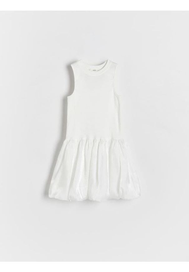 Reserved - Sukienka z ozdobnym dołem - biały. Kolor: biały. Materiał: bawełna