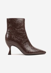 Renee - Brązowe Eleganckie Botki Vices na Kaczuszce Zdobione Tłoczeniem Brottalie. Okazja: na imprezę, na randkę. Kolor: brązowy. Materiał: satyna, skóra. Wzór: aplikacja. Obcas: na szpilce. Styl: elegancki. Wysokość obcasa: niski #7