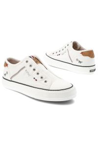 Białe Trampki Mustang Wsuwane Obuwie Damskie. Okazja: na co dzień. Zapięcie: bez zapięcia. Kolor: biały. Materiał: jeans, materiał. Wzór: haft. Sezon: lato. Styl: casual, elegancki, sportowy #5