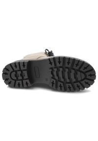 Beżowe Botki Karino Modne Obuwie Damskie. Kolor: beżowy. Materiał: futro, jeans, syntetyk. Obcas: na obcasie. Wysokość obcasa: średni #4