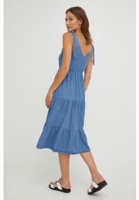Answear Lab sukienka midi rozkloszowana. Kolor: niebieski. Długość rękawa: na ramiączkach. Typ sukienki: rozkloszowane. Styl: wakacyjny. Długość: midi