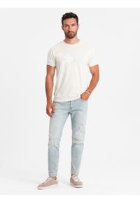 Ombre Clothing - Męski bawełniany t-shirt z abstrakcyjnym printem – kremowy V7. Kolor: kremowy. Materiał: bawełna. Wzór: nadruk. Sezon: lato. Styl: klasyczny #10