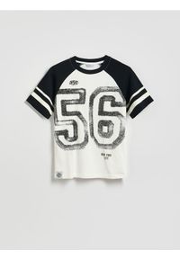 Reserved - Bawełniany t-shirt z nadrukiem - złamana biel. Materiał: bawełna. Wzór: nadruk #1