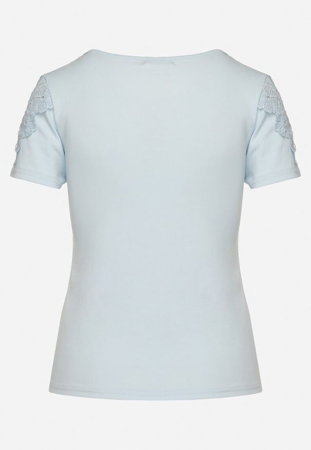Born2be - Jasnoniebieski Bawełniany T-shirt z Koronkowymi Wstawkami Zaredira. Okazja: na co dzień. Kolor: niebieski. Materiał: bawełna, koronka. Wzór: koronka. Styl: klasyczny, elegancki, casual