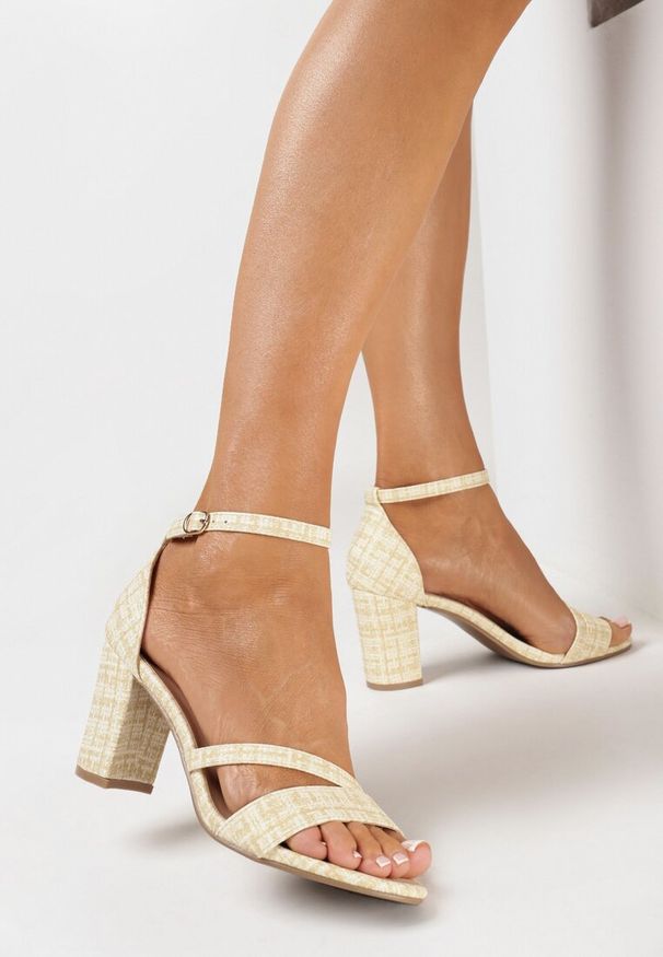 Born2be - Beżowe Sandały na Słupku z Ozdobnym Wycięciem Jenixa. Kolor: beżowy. Obcas: na słupku