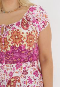 Born2be - Różowo-Biała Bawełniana Sukienka Maxi z Hiszpańskim Dekoltem i Gumkami w Talii Abagal. Typ kołnierza: dekolt hiszpanka. Kolor: różowy. Materiał: bawełna. Wzór: kwiaty. Sezon: wiosna, lato. Typ sukienki: rozkloszowane. Długość: maxi #2