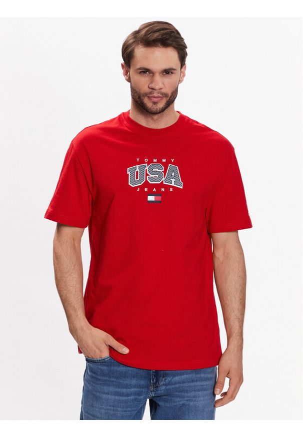Tommy Jeans T-Shirt Classic Modern Sport USA DM0DM16406 Czerwony Regular Fit. Kolor: czerwony. Materiał: bawełna. Styl: sportowy