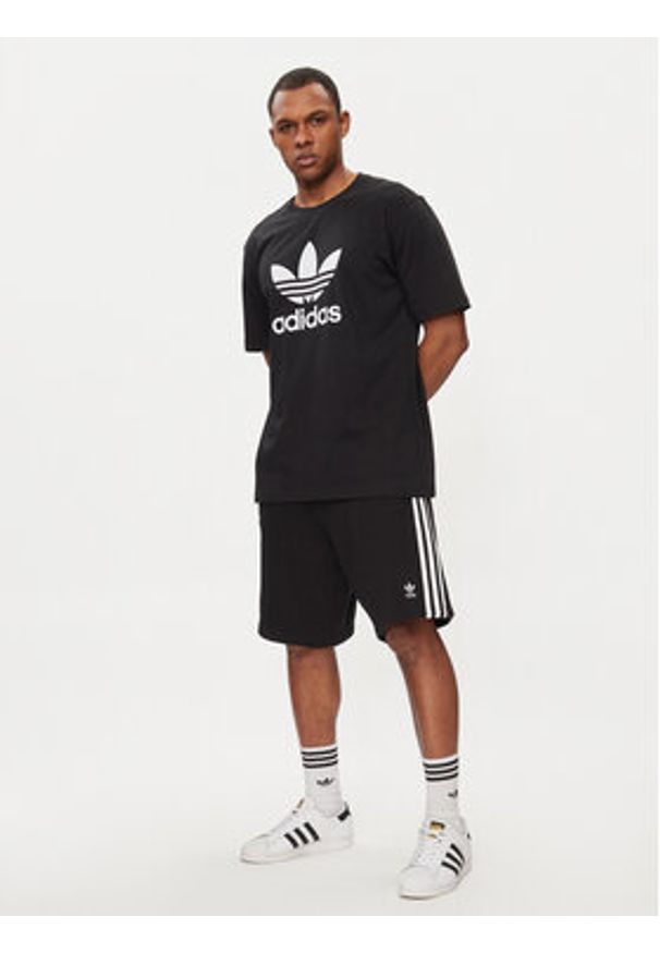 Adidas - adidas T-Shirt adicolor Trefoil IU2364 Czarny Regular Fit. Kolor: czarny. Materiał: bawełna