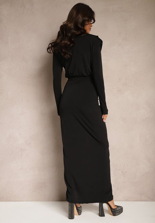 Renee - Czarna Dopasowana Sukienka Koktajlowa Ozdobiona Marszczeniem Besini. Okazja: na studniówkę. Kolor: czarny. Wzór: aplikacja. Styl: wizytowy