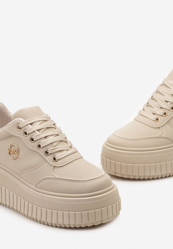 Renee - Jasnobeżowe Sneakersy na Wysokiej Tłoczonej Platformie Zair. Nosek buta: okrągły. Zapięcie: sznurówki. Kolor: beżowy. Obcas: na platformie