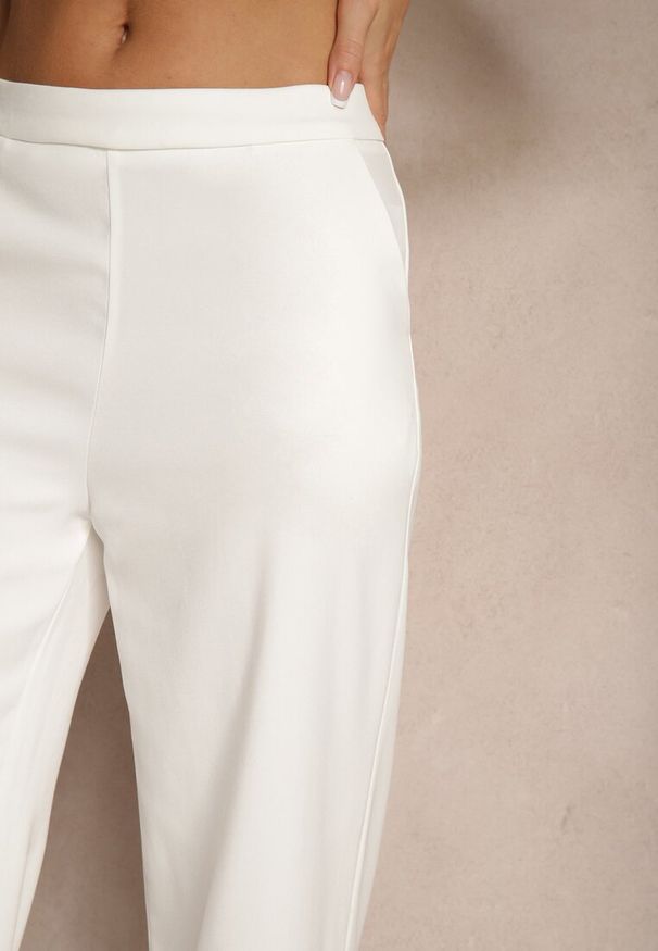 Renee - Białe Spodnie Garniturowe z Wiskozą High Waist o Szerokim Kroju Lisiorena. Okazja: na co dzień. Stan: podwyższony. Kolor: biały. Materiał: wiskoza. Wzór: gładki. Styl: casual