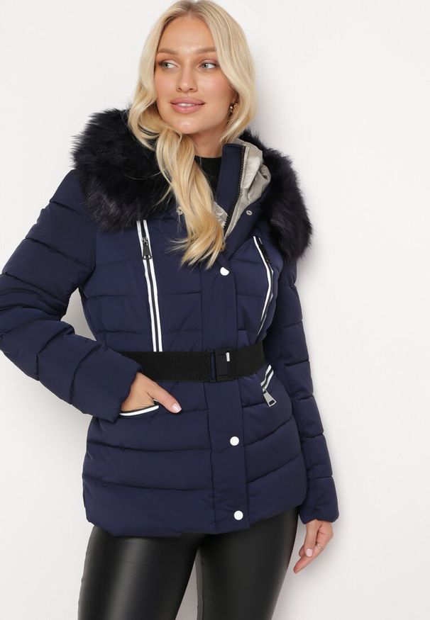 Born2be - Granatowa Kurtka Pikowana z Paskiem Hledde. Kolor: niebieski. Materiał: futro. Wzór: aplikacja. Styl: klasyczny