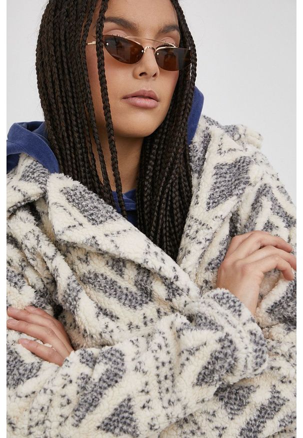Billabong Płaszcz kolor szary przejściowy niezapinany. Okazja: na co dzień. Kolor: szary. Materiał: tkanina. Styl: casual