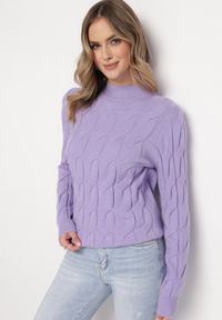 Born2be - Fioletowy Klasyczny Sweter w Ozdobny Splot Aliissa. Kolor: fioletowy. Materiał: dzianina. Długość rękawa: długi rękaw. Długość: długie. Wzór: ze splotem. Styl: klasyczny #4