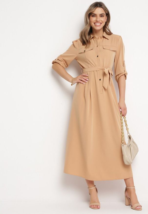 Born2be - Beżowa Rozkloszowana Sukienka Maxi z Koszulową Górą i Wiązanym Paskiem Indiga. Kolor: beżowy. Materiał: materiał. Wzór: jednolity. Typ sukienki: koszulowe. Długość: maxi