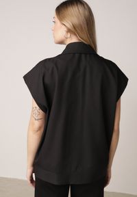 Born2be - Czarna Garniturowa Kamizelka Oversize z Dwurzędowym Zapięciem Edriana. Okazja: na co dzień, na spotkanie biznesowe, do pracy. Kolor: czarny. Materiał: poliester, jeans. Styl: casual, biznesowy, elegancki, klasyczny #3