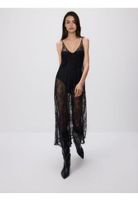 Reserved - Koronkowa sukienka midi - czarny. Kolor: czarny. Materiał: koronka. Wzór: koronka. Typ sukienki: proste. Długość: midi #1