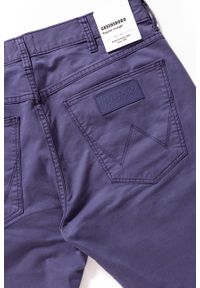 Wrangler - WRANGLER SPODNIE MĘSKIE GREENSBORO DUSK PURPLE W15QRU25K 112127055. Materiał: jeans