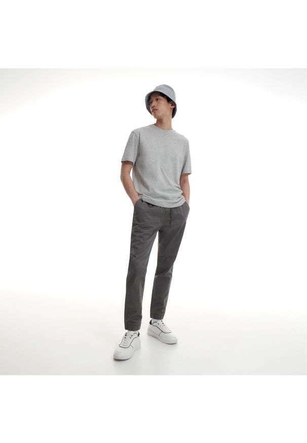 Reserved - Joggery slim - Szary. Kolor: szary