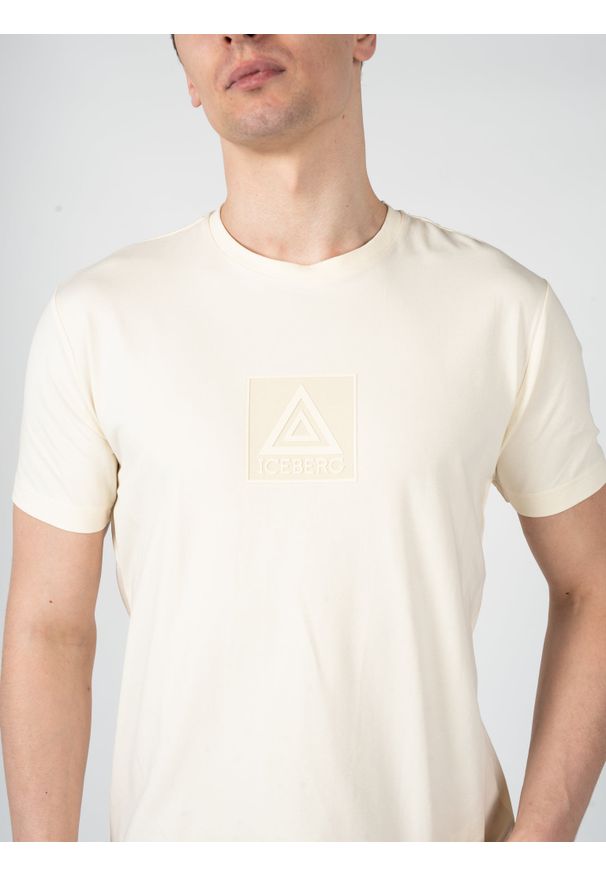 Iceberg T-Shirt "C-Neck" | F020639A | Mężczyzna | Beżowy. Okazja: na co dzień. Kolor: beżowy. Materiał: bawełna, elastan. Wzór: nadruk. Styl: elegancki, casual