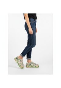 Sneakersy damskie Rieker, niski fason sznurowanie kwiatowy wzór platformowa podeszwa modny charakter stabilna konstrukcja miękka wkładka komfort nosz. Zapięcie: sznurówki. Kolor: zielony. Materiał: jeans, zamsz. Szerokość cholewki: normalna. Wzór: kwiaty. Sezon: wiosna, lato. Styl: klasyczny #9