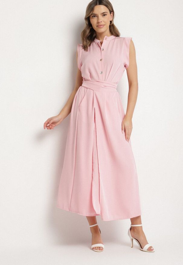 Born2be - Różowa Sukienka Koszulowa o Rozkloszowanym Kroju z Wiązaniem w Pasie Mavirielle. Okazja: na co dzień. Typ kołnierza: dekolt w serek. Kolor: różowy. Materiał: skóra. Długość rękawa: długi rękaw. Typ sukienki: koszulowe. Styl: casual, elegancki