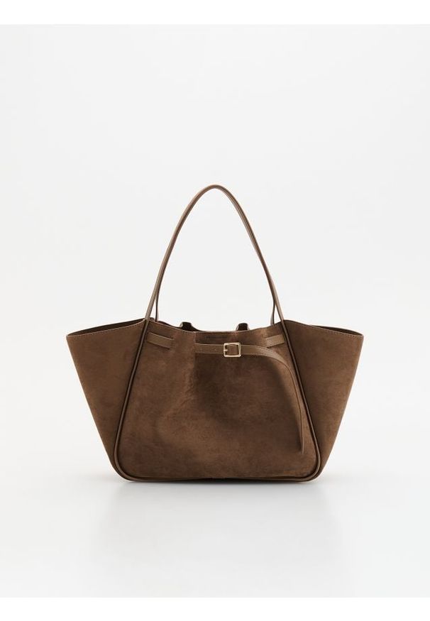 Reserved - Torebka shopper z imitacji zamszu - beżowy. Kolor: beżowy. Materiał: zamszowe