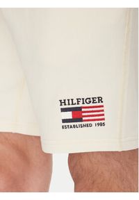 TOMMY HILFIGER - Tommy Hilfiger Szorty sportowe American MW0MW39862 Écru Regular Fit. Materiał: bawełna. Styl: sportowy #4