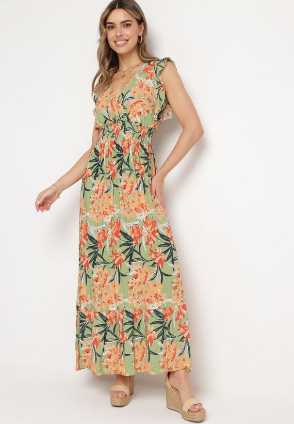 Born2be - Zielona Sukienka z Wiskozy Yenek. Kolor: zielony. Materiał: wiskoza. Długość rękawa: krótki rękaw. Wzór: nadruk, aplikacja. Typ sukienki: rozkloszowane, kopertowe. Styl: wizytowy, elegancki. Długość: maxi