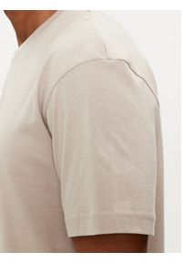 Calvin Klein T-Shirt Hero K10K111346 Beżowy Regular Fit. Kolor: beżowy. Materiał: bawełna #5