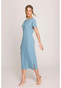 Stylove - Elegancka sukienka ołówkowa z dekoltem V z tyłu niebieska. Okazja: na spotkanie biznesowe. Typ kołnierza: dekolt kopertowy, dekolt w kształcie V. Kolor: niebieski. Materiał: tkanina, elastan. Długość rękawa: krótki rękaw. Typ sukienki: ołówkowe. Styl: elegancki. Długość: midi #4