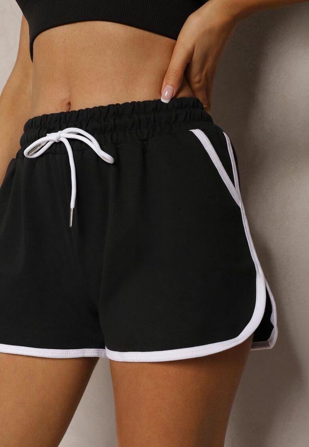 Renee - Czarne Szorty Dresowe z Dodatkiem Bawełny High Waist Wykończone Lamówką Mivorina. Stan: podwyższony. Kolor: czarny. Materiał: dresówka, bawełna. Długość: krótkie. Styl: sportowy, elegancki