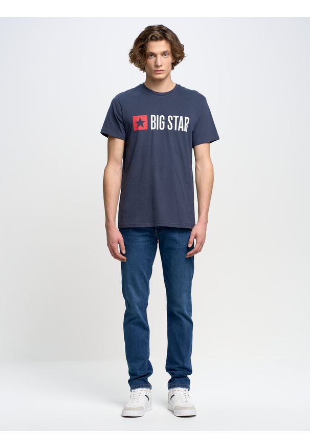 Big-Star - Koszulka męska z nadrukiem Quado 403. Okazja: na co dzień. Kolor: niebieski. Materiał: jeans, dresówka, denim, dzianina. Wzór: nadruk. Sezon: wiosna. Styl: casual, klasyczny