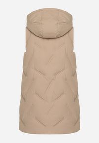 Born2be - Beżowa Casualowa Kamizelka z Kapturem i Pikowanymi Przeszyciami Caletta. Okazja: na co dzień. Typ kołnierza: kaptur. Kolor: beżowy. Materiał: jeans. Styl: casual #5