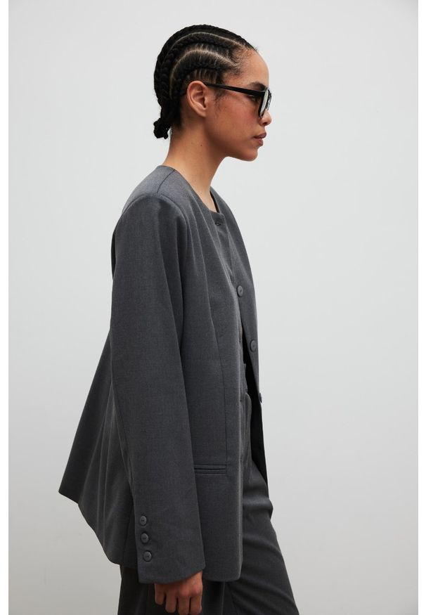 Marsala - Gładka marynarka w kolorze GRAPHITE - ELEGANCE. Kolor: szary. Materiał: tkanina, poliester. Wzór: gładki. Styl: klasyczny, elegancki